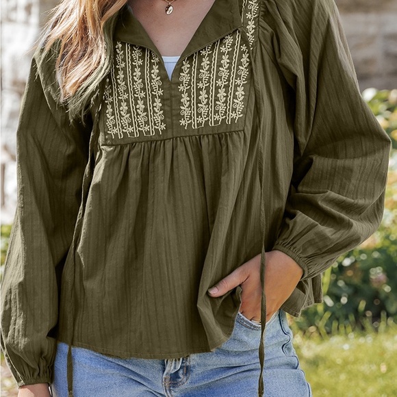 Green Embroidered Split Neck Pleated Loose Blouse Bohemian Top - Picture 7 of 15